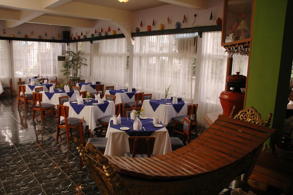Emerald Land Hotel Мандалей Екстериор снимка
